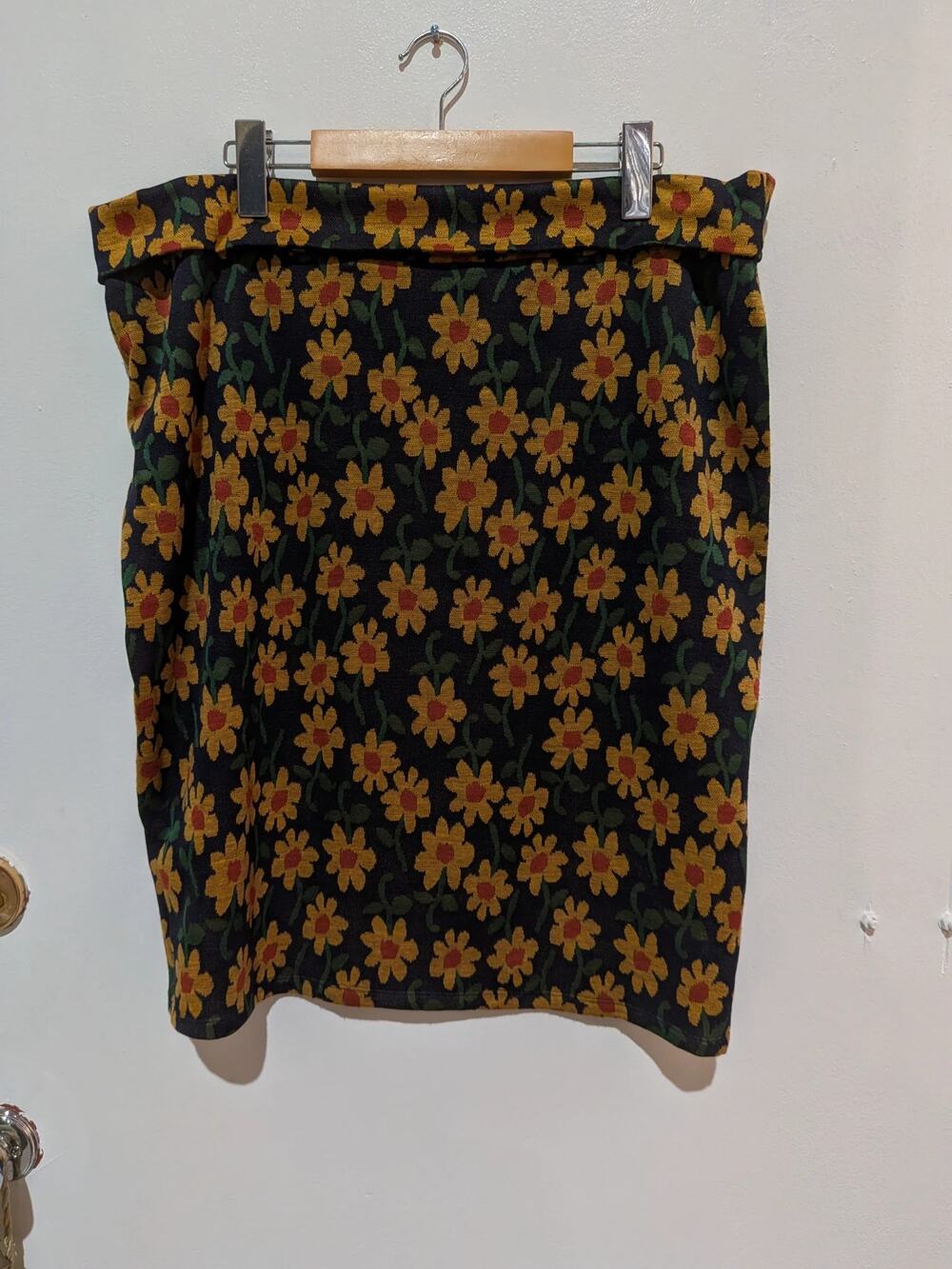 Lularoe Mini Skirt In Navy With Yellow Floral Print Size 3XL
